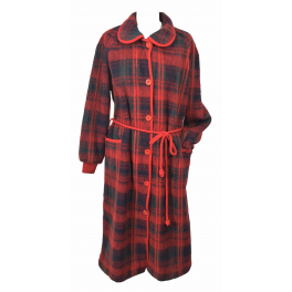 Robe de chambre laine des Pyrénées boutonnée écossais rouge col claudine